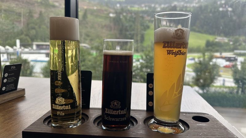Zillertal Bierbrett: Pils, Schwarzes, Weißbier – Zell am Ziller